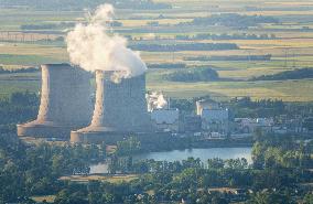 Illustration - Nuclear Power Plants