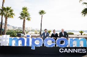 Mipcom 2025 - Live Elevator Pitch Photocall - Cannes