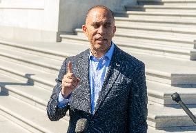 Leader Jeffries Press Conference