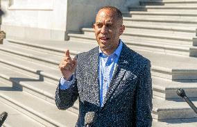 Leader Jeffries Press Conference