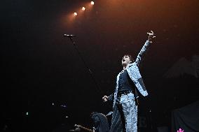 WEATHERS Opens For YUNGBLUD Tour - Paris