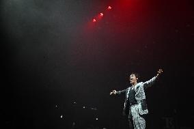 WEATHERS Opens For YUNGBLUD Tour - Paris