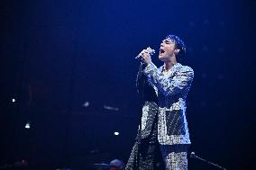 WEATHERS Opens For YUNGBLUD Tour - Paris