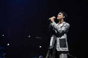 WEATHERS Opens For YUNGBLUD Tour - Paris