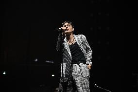 WEATHERS Opens For YUNGBLUD Tour - Paris