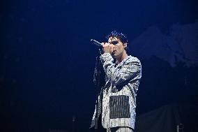 WEATHERS Opens For YUNGBLUD Tour - Paris