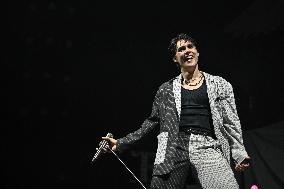 WEATHERS Opens For YUNGBLUD Tour - Paris