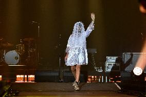 Comedy Show Opens For Matmatah - Paris