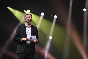 Comedy Show Opens For Matmatah - Paris