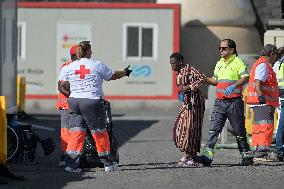 A Cayuco With 230 People Rescued In El Hierro - Spain