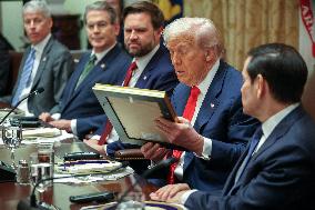 Trump Hosts a bilateral lunch with President Javier Gerardo Milei of Argentina