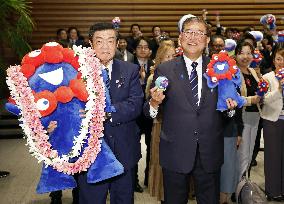 Japan PM Ishiba with expo mascot