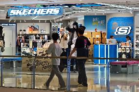 SKECHERS Store