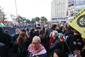 Udine - Manifestazione Pro Palestina prima della partita di calcio Italia Israele