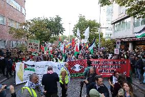 Udine - Manifestazione Pro Palestina prima della partita di calcio Italia Israele