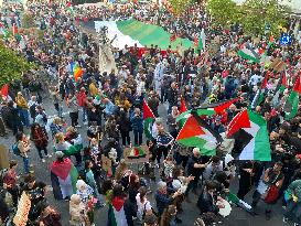 Udine - Manifestazione Pro Palestina prima della partita di calcio Italia Israele