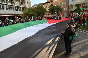 Udine - Manifestazione Pro Palestina prima della partita di calcio Italia Israele