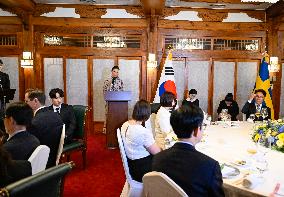 CROWN PRINCESS IN SEOUL