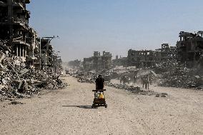 Return to Ruins in Khan Yunis - Gaza