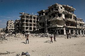 Return to Ruins in Khan Yunis - Gaza