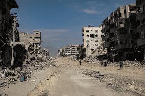 Return to Ruins in Khan Yunis - Gaza