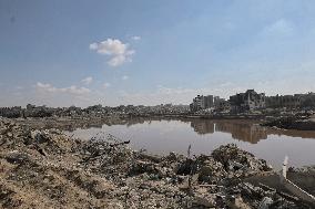 Return to Ruins in Khan Yunis - Gaza