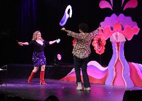 Swann Perisse Performs Sexe Up Show - Paris