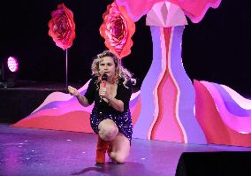 Swann Perisse Performs Sexe Up Show - Paris