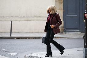 Exclu - Brigitte Macron Arrives at Matignon - Paris