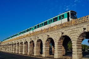 Illustration - Train