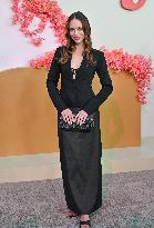 Netflix’s ‘Nobody Wants This’ season 2 Premiere