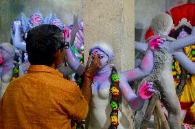 Indian City Prepares Diwali