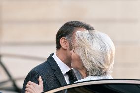Emmanuel Macron welcomes Ursula von der Leyen at the Elysee FA