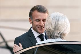 Emmanuel Macron welcomes Ursula von der Leyen at the Elysee FA