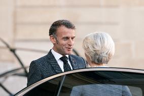 Emmanuel Macron welcomes Ursula von der Leyen at the Elysee FA