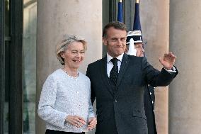 Emmanuel Macron welcomes Ursula von der Leyen at the Elysee FA