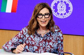 Government Ministers Present Budget Law In Rome