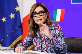 Government Ministers Present Budget Law In Rome