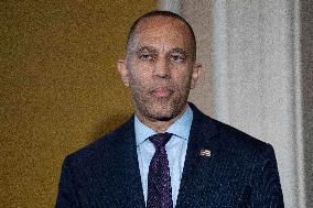 Schumer and Jeffries Press Conference on the Government Shutdown