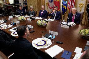 DC: President Trump hosts Bilateral Lunch with the President of Ukraine