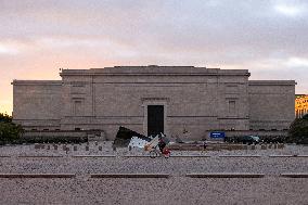 Illustration - US Government Shutdown - Day 18 - DC