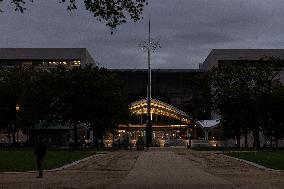 Illustration - US Government Shutdown - Day 18 - DC