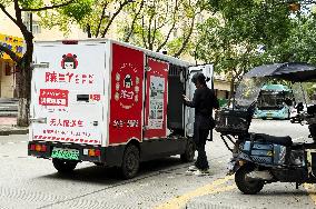 Unmanned Delivery Vehicle