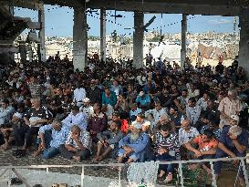 Gazans Pray Amid Destruction - Khan Yunis