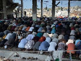 Gazans Pray Amid Destruction - Khan Yunis