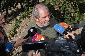 Fan Sneaks Into Stella del Carmen's Banderas Wedding - Spain