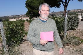 Fan Sneaks Into Stella del Carmen's Banderas Wedding - Spain