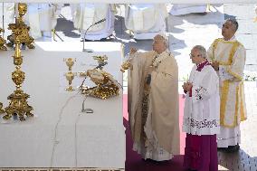 Pope Leo XIV Leads Mass For The Canonization Of 7 New Saints - Vatican