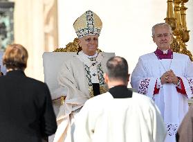Pope Leo XIV Leads Mass For The Canonization Of 7 New Saints - Vatican