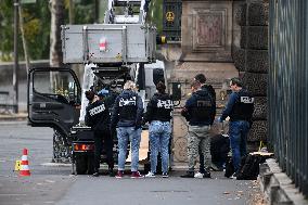 Robbery at the Louvre Museum - Paris